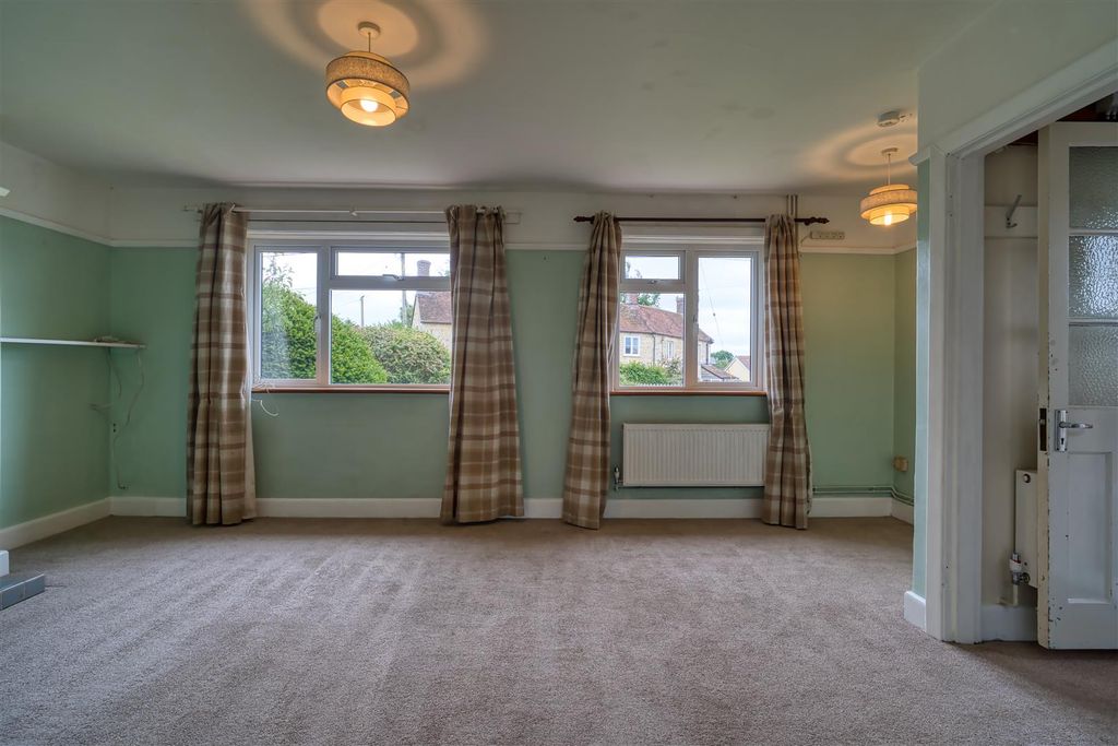 Property photo 2 of 11 Sitting Room