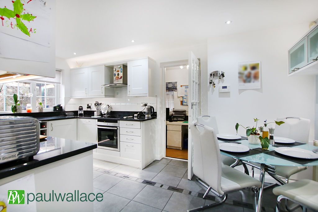 Property photo 3 of 25 Kitchen