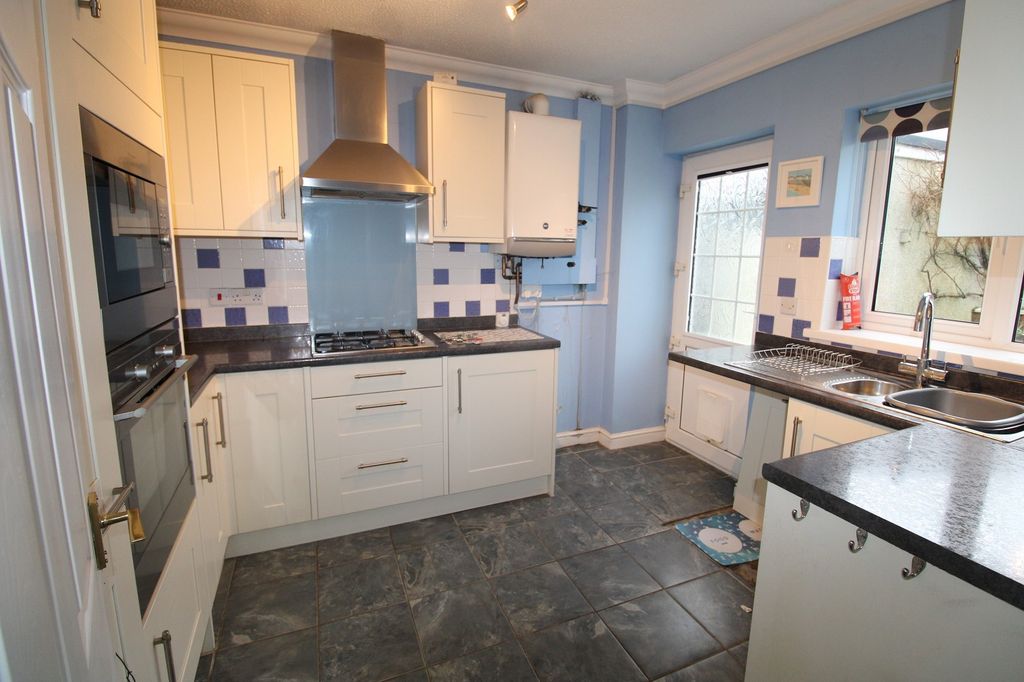 Property photo 2 of 19 Kitchen