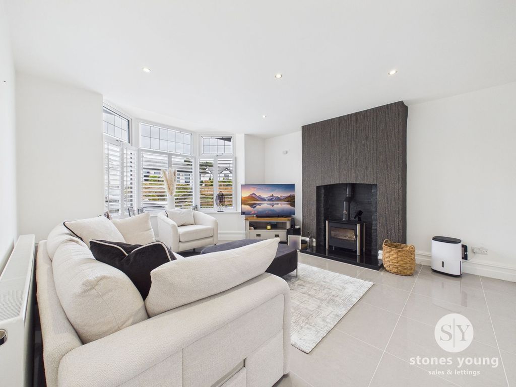 Property photo 2 of 34