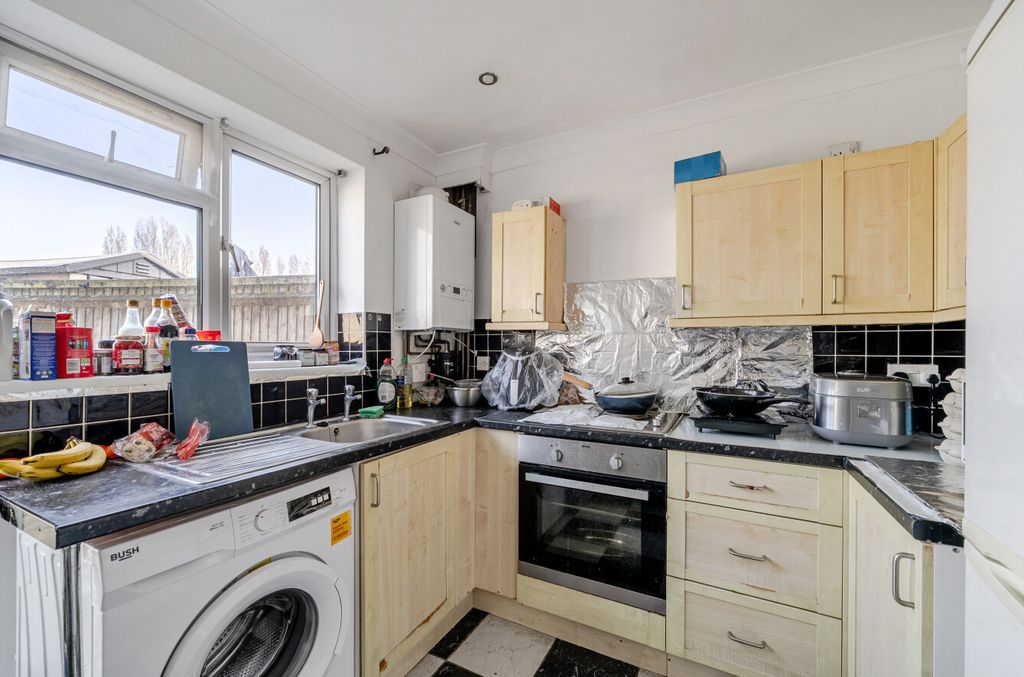 Property photo 3 of 8 1422580-12-69A970...