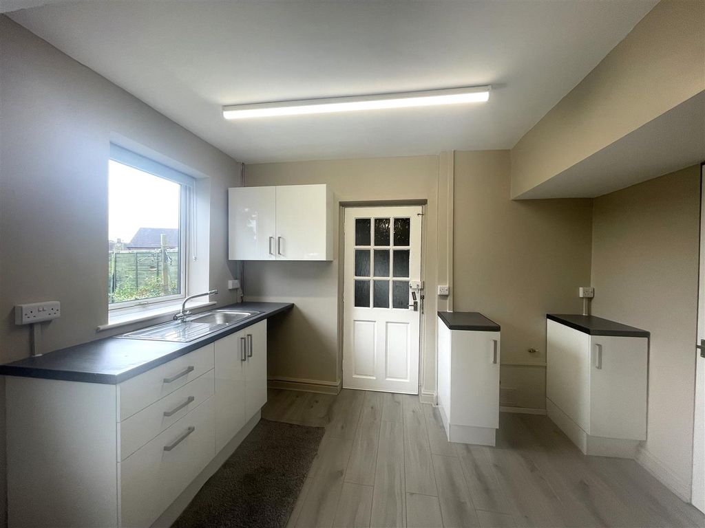 Property photo 1 of 12 Kitchen.Jpg