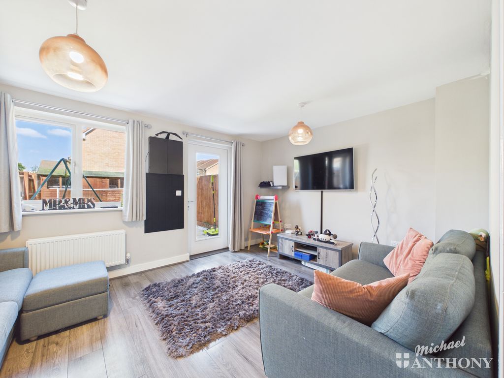 Property photo 3 of 12 Cam02773G0-Pr0425-Still012