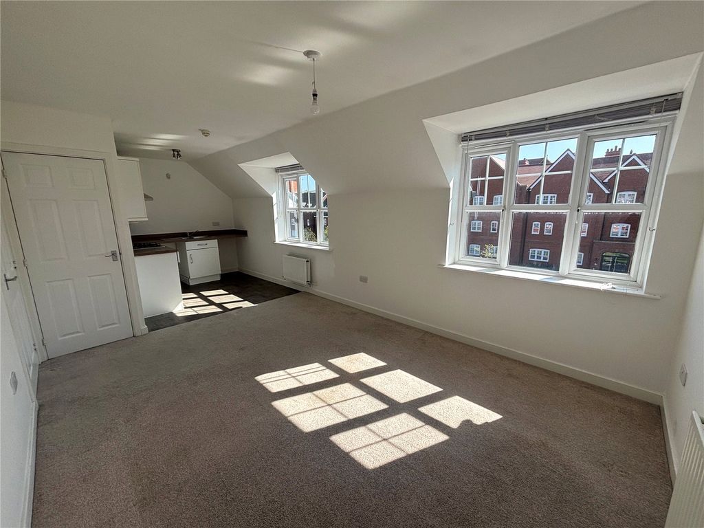 Property photo 2 of 11 Lounge