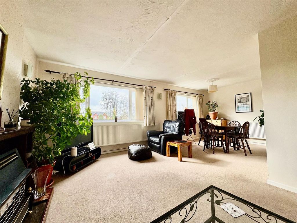 Property photo 1 of 12 8B7Fc32A-7B4E-4969-Bd96-A3B3Fe5Ac083.Jpeg