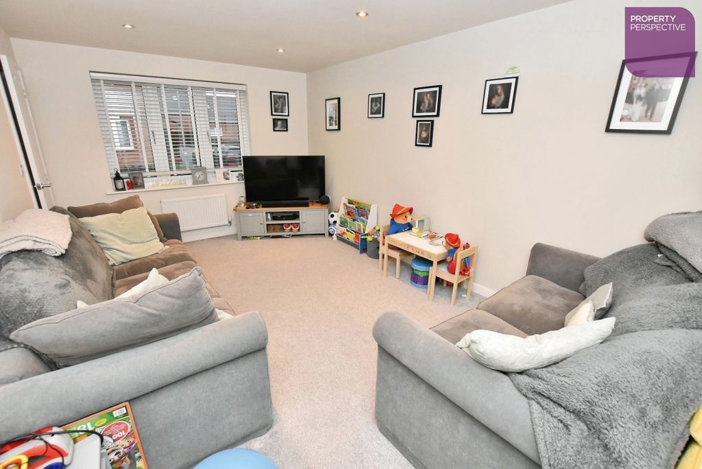 Property photo 3 of 13 Pbox-Img.Jpg