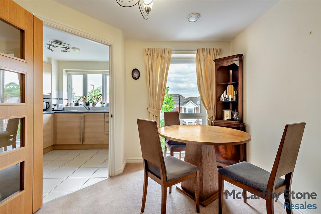 Property photo 3 of 30 8647647-Interior08-800.Jpg