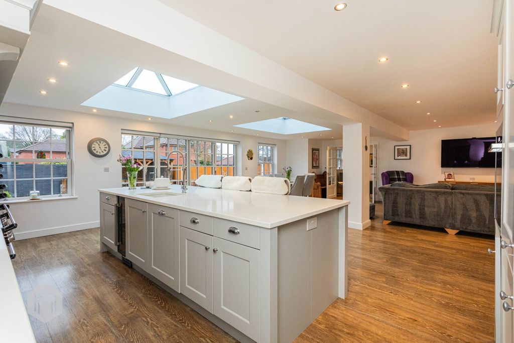 Property photo 3 of 33 Picture No. 25