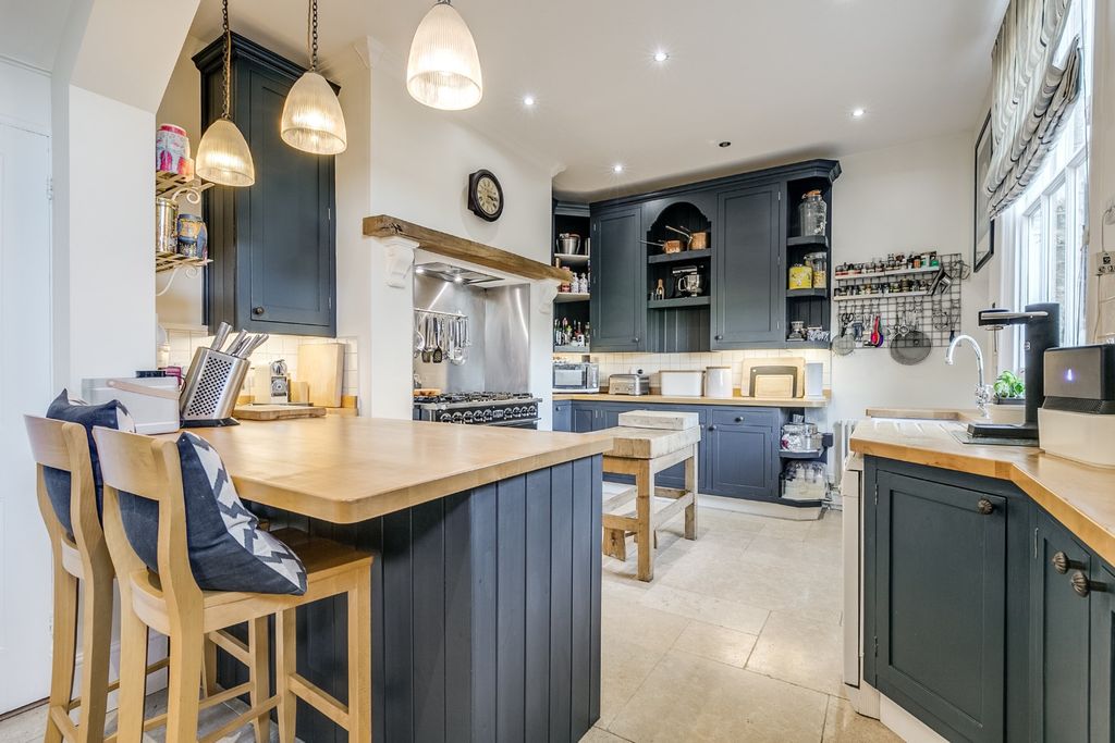 Property photo 2 of 26 4821393