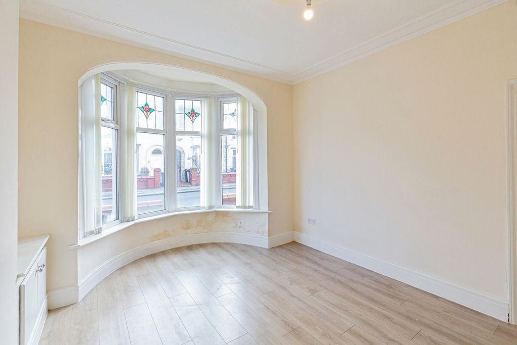 Property photo 3 of 20 Pbox-Img.Jpg