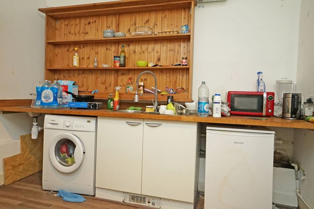 Property photo 2 of 31