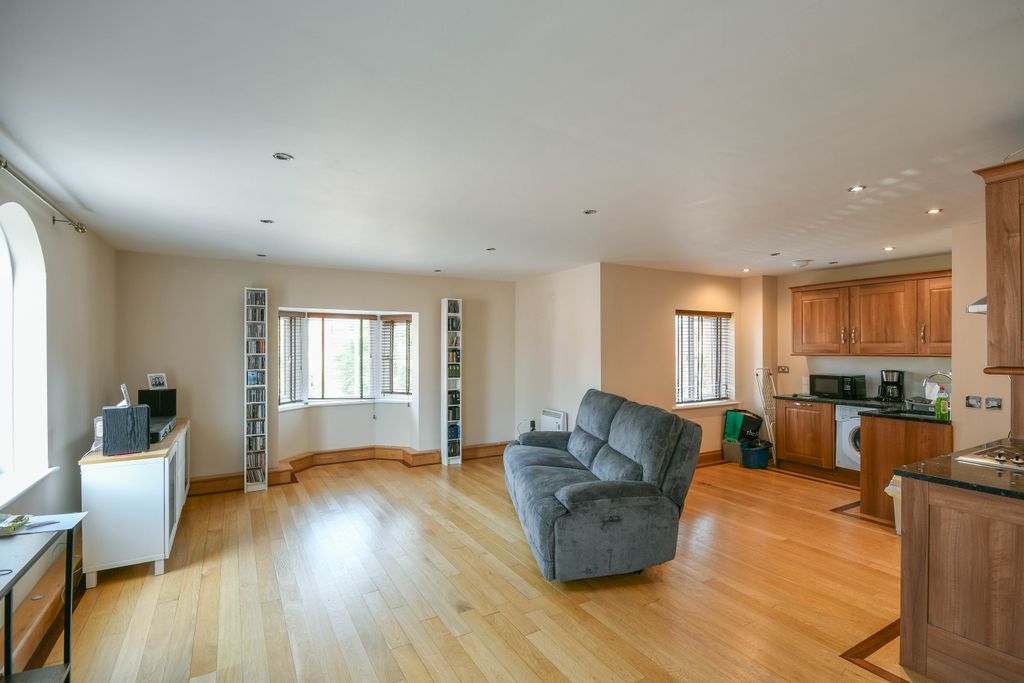 Property photo 2 of 18