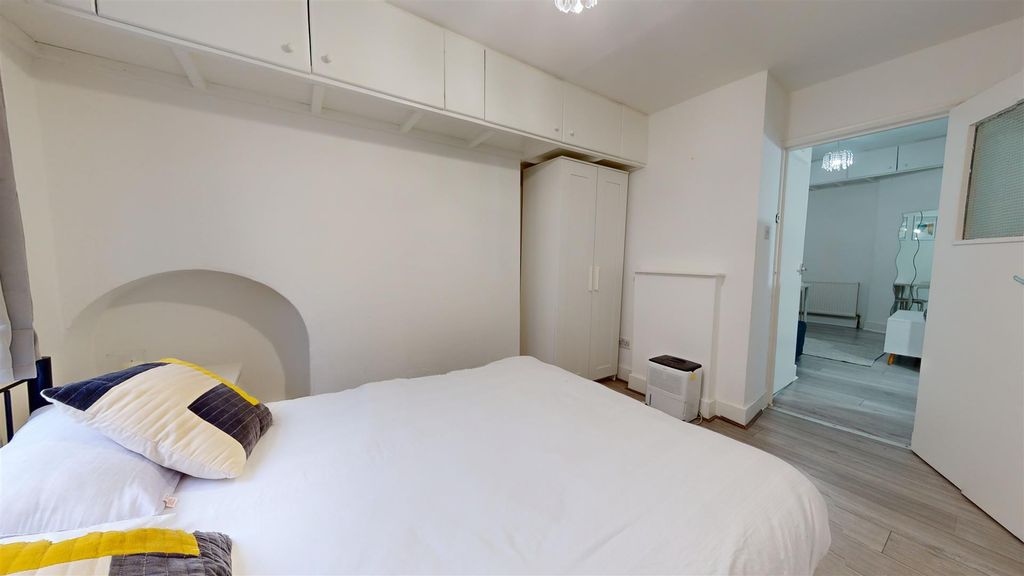 Property photo 2 of 7 St-Pauls-Avenue-11112023_105448.Jpg