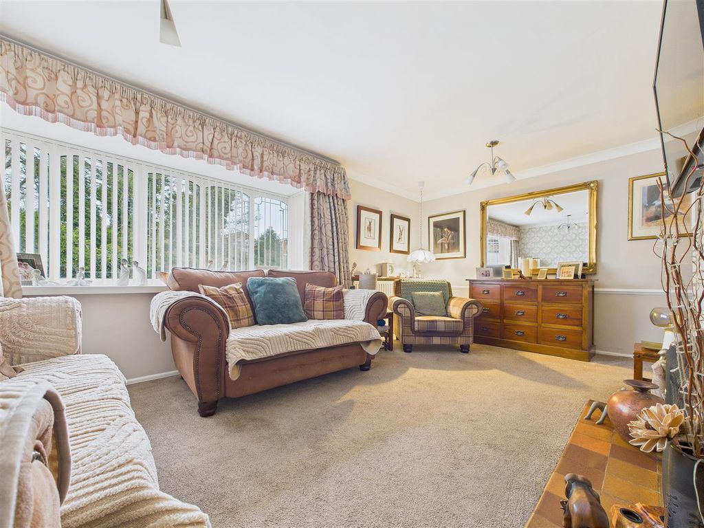 Property photo 2 of 13 Cam01407G0-Pr0076-Still006.Jpg