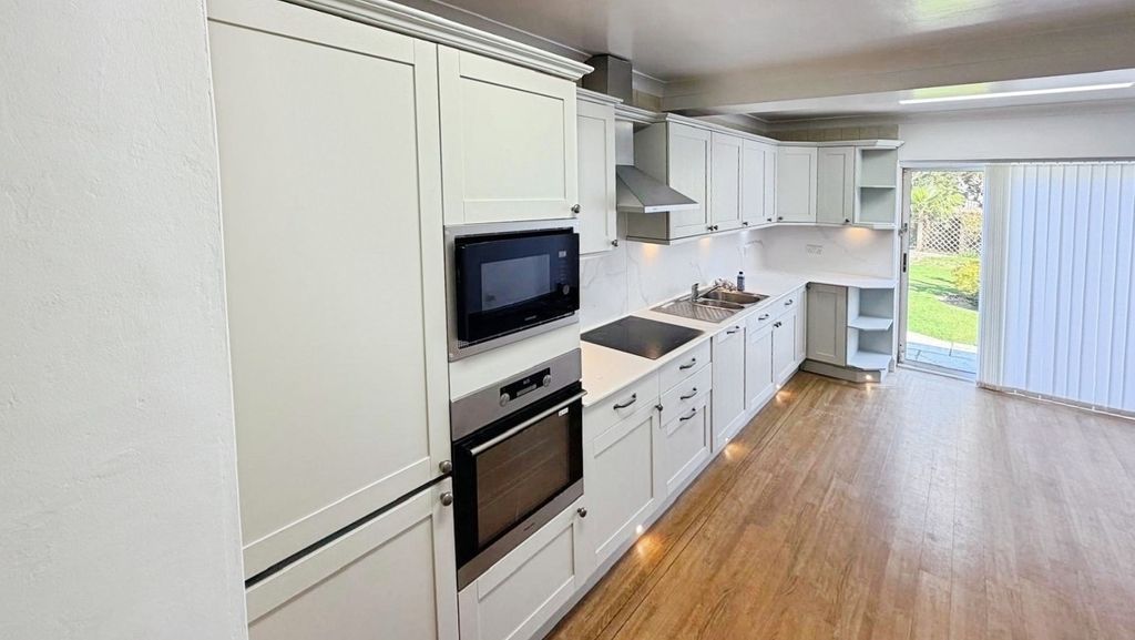 Property photo 2 of 15 Pbox-Img.Jpg