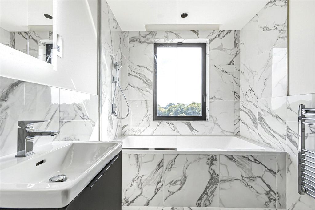 Additional image 31 of 6 bed detached house to rentRosebury Close, Goffs Oak, Waltham Cross, Hertfordshire EN7