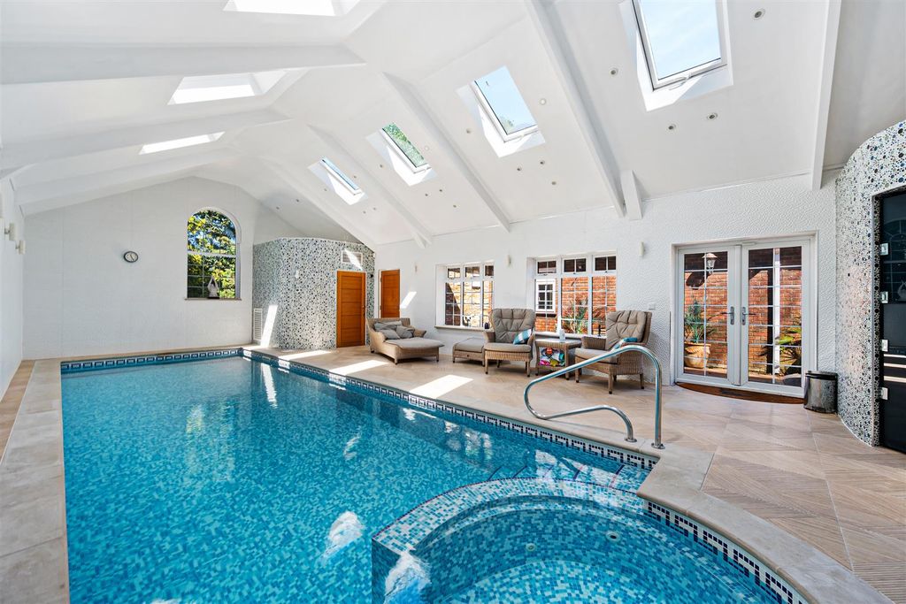Property photo 1 of 58 St Helens Road Pool