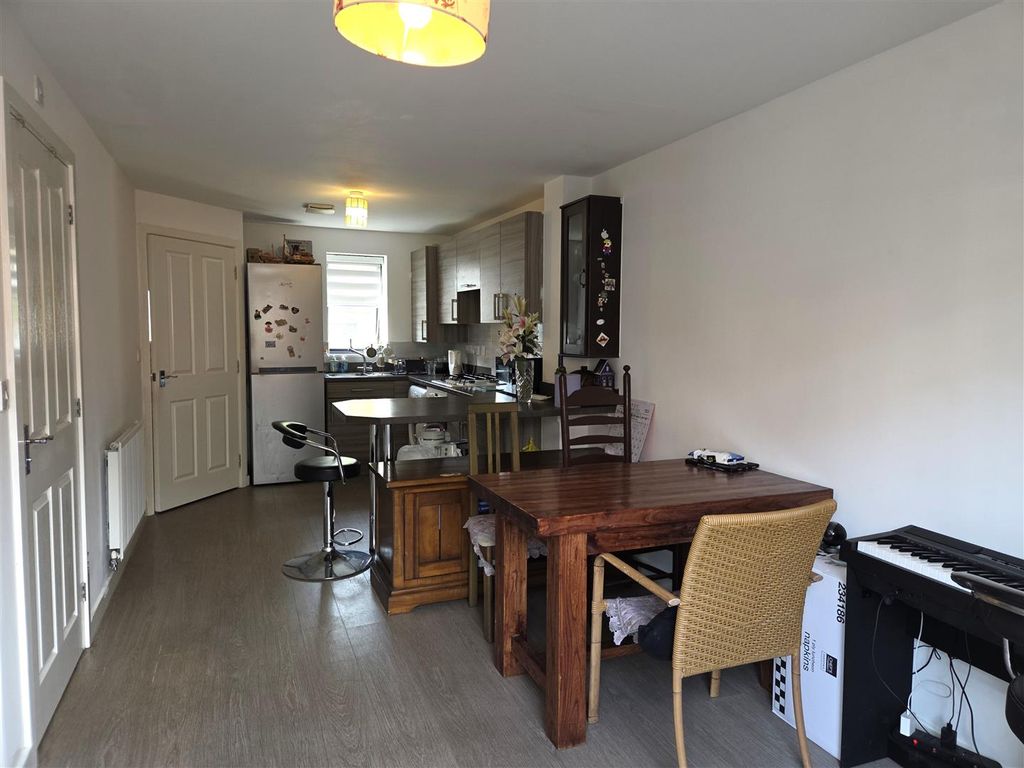 Property photo 2 of 11 Lounge .Jpg