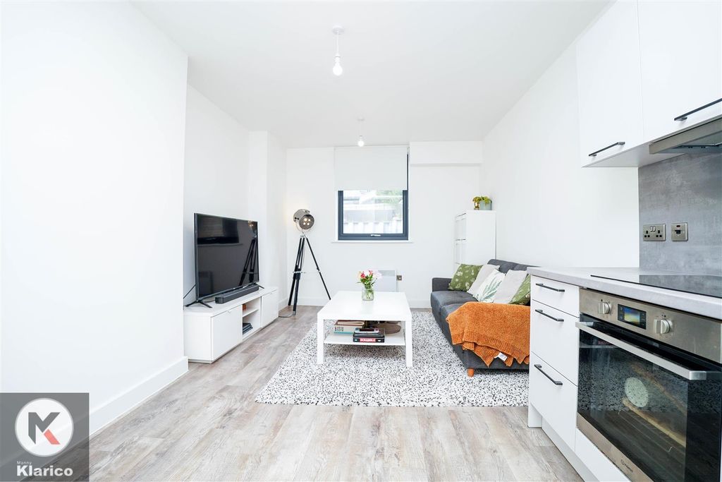 Property photo 3 of 11 Photo-4.Jpg