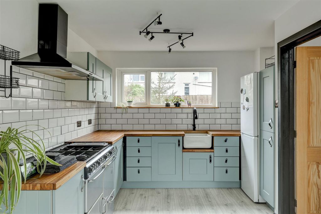 Property photo 2 of 25 Kitchen Diner