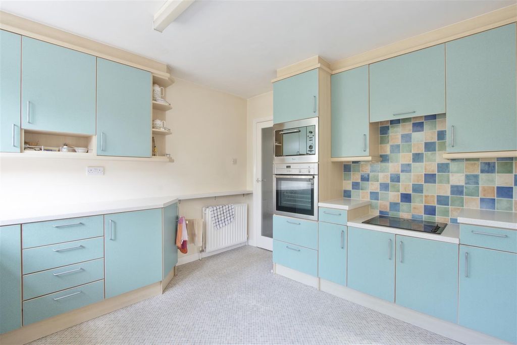 Property photo 2 of 20 Kitchen