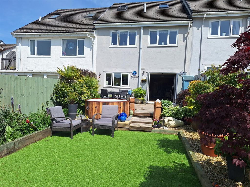 Property photo 1 of 30 Externally