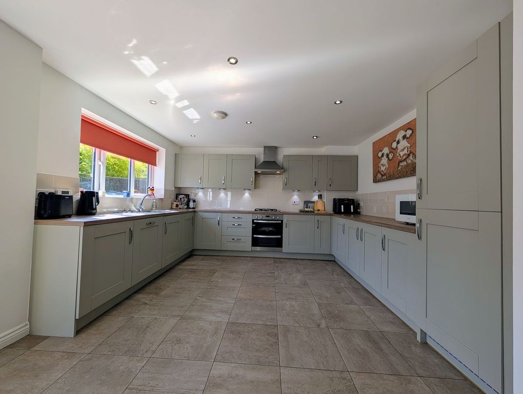 Property photo 3 of 33