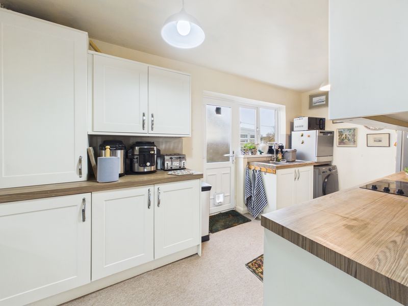 Property photo 2 of 11 Kitchen