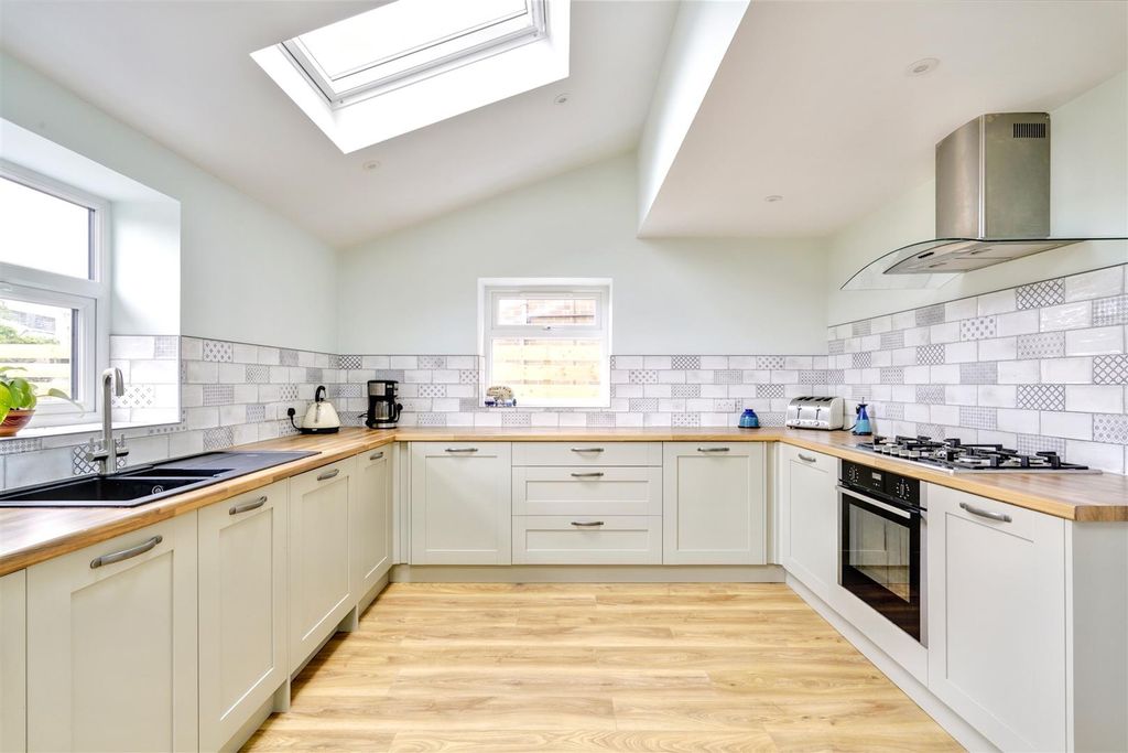 Property photo 3 of 29 Living/Dining Kitchen