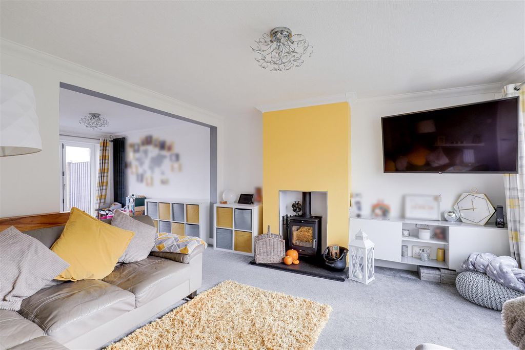 Property photo 2 of 21 28649.Jpg