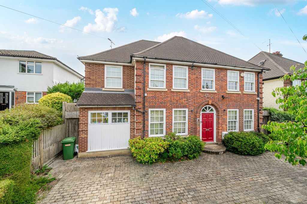 Property photo 1 of 12 1336738-3-689483d...