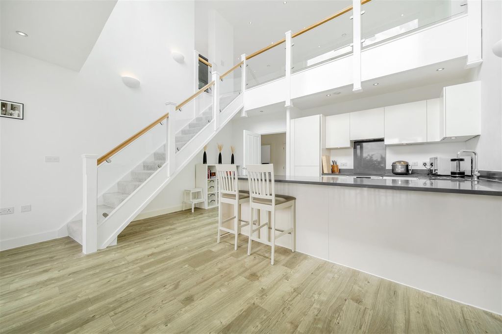 Property photo 2 of 17 Kitchen Dine 2.Jpg