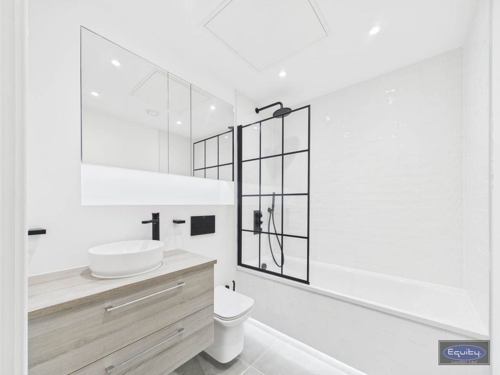 Property photo 1 of 6 Bathroom