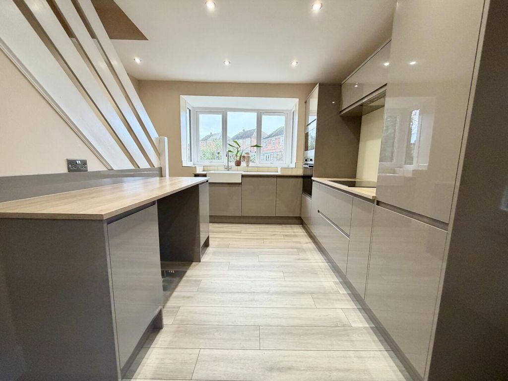 Property photo 2 of 22 Kitchen