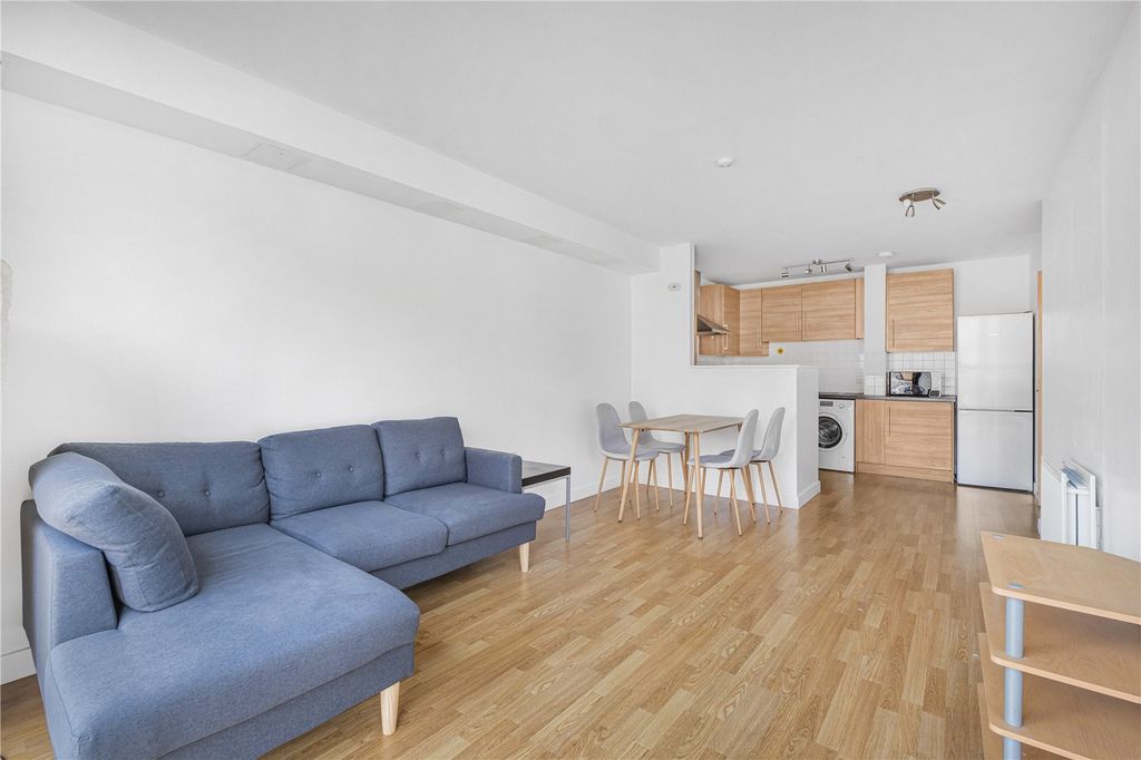 Property photo 1 of 10 Reception/Kitchen