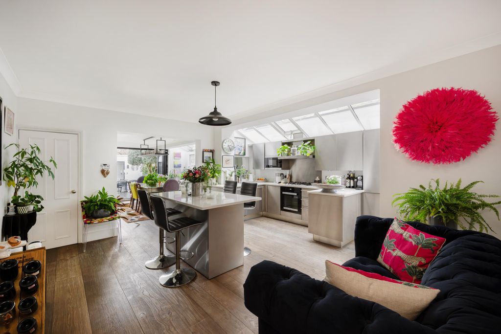 Property photo 2 of 20 Image