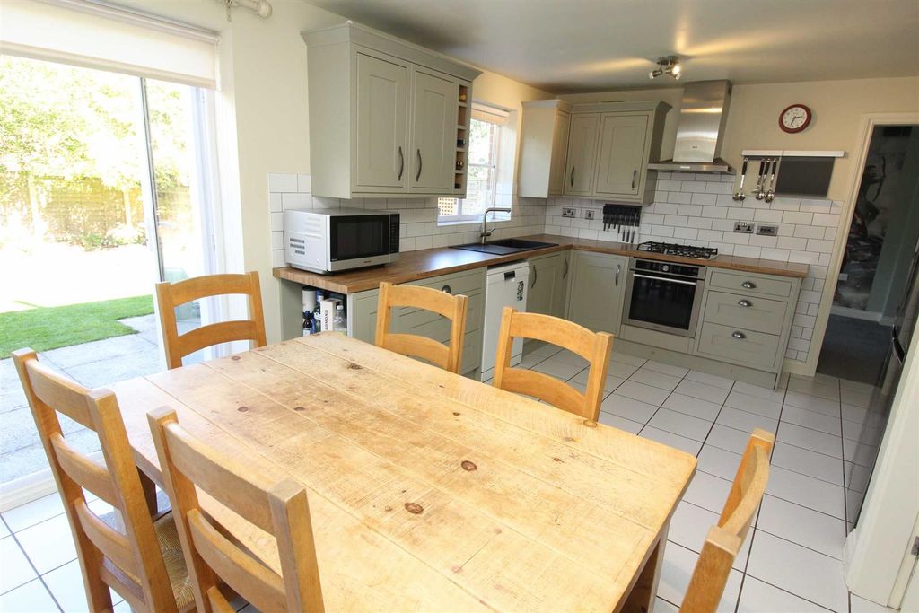 Property photo 3 of 14 Kitchen/Breakfast Room