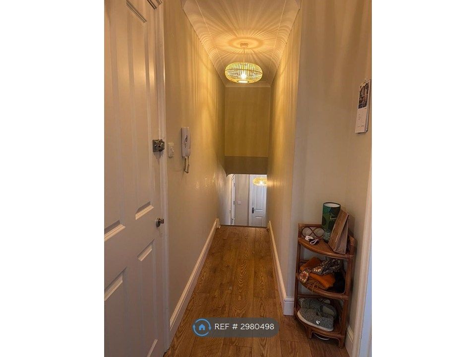 Property photo 3 of 14 Entrance/Hallway
