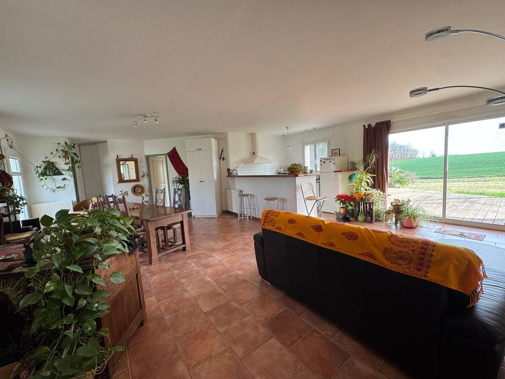 Property photo 3 of 42