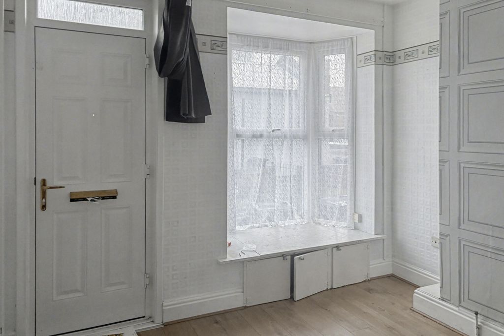 Property photo 2 of 16 4 Sycamore Avenue, Clifton Road, Birmingham B12 8Sp