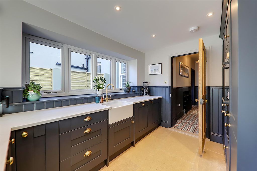 Property photo 3 of 33 Img_5977-Img_5979.Jpg