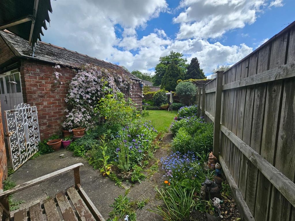 Property photo 3 of 14 Externally