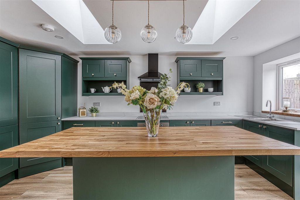 Property photo 2 of 20