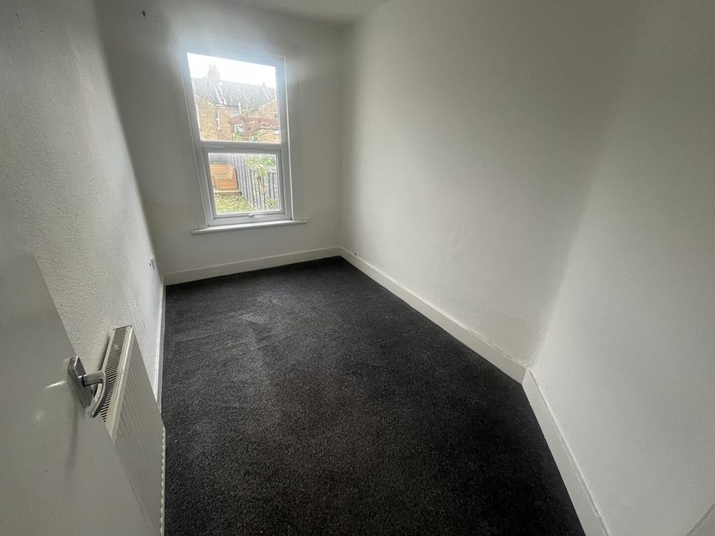 Property photo 3 of 5 Bedroom