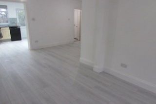 Property photo 3 of 13 Lounge