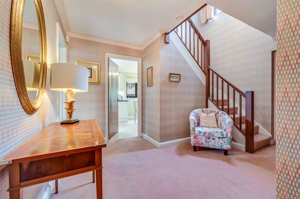 Property photo 3 of 18 Entrance Hall