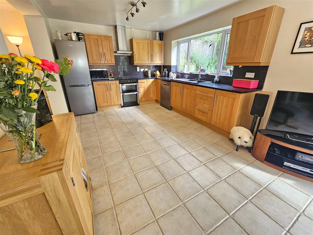 Property photo 3 of 19 Kitchen.Jpg