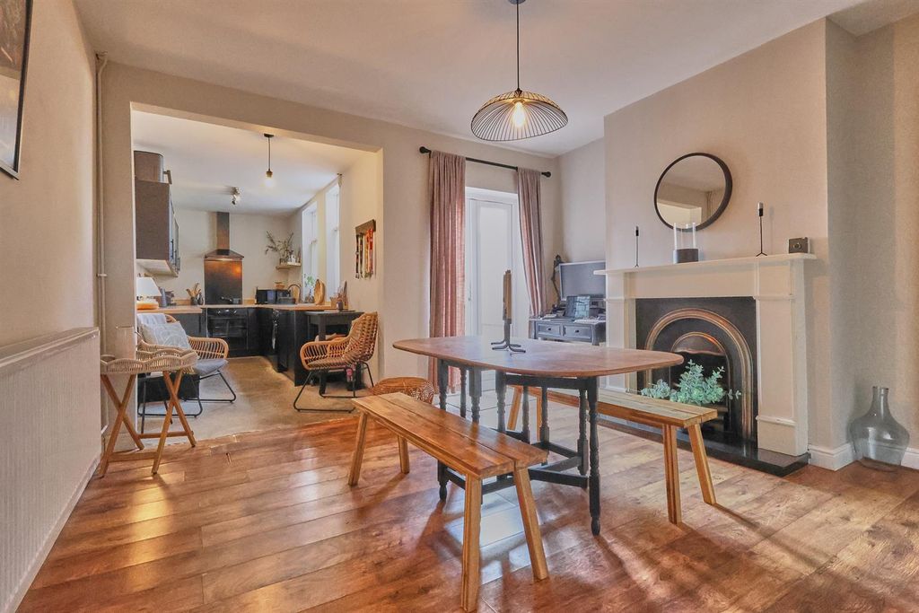 Property photo 2 of 12 Station Road_6.Jpg