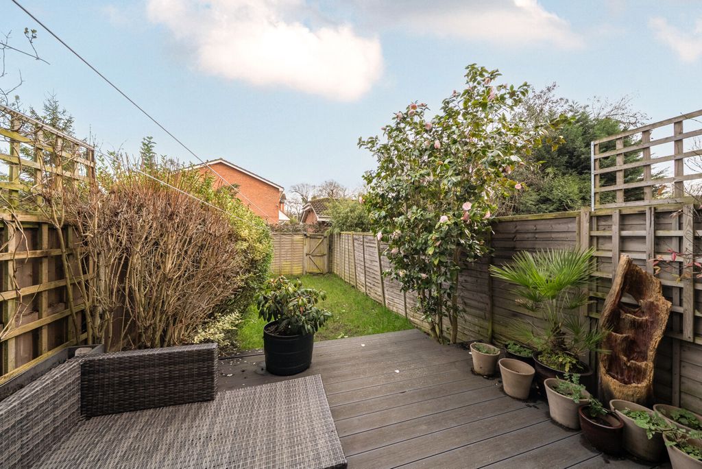 Property photo 3 of 14 Garden/Decking