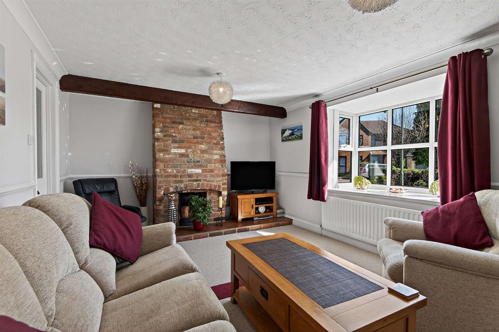 Property photo 3 of 19 Sitting Room